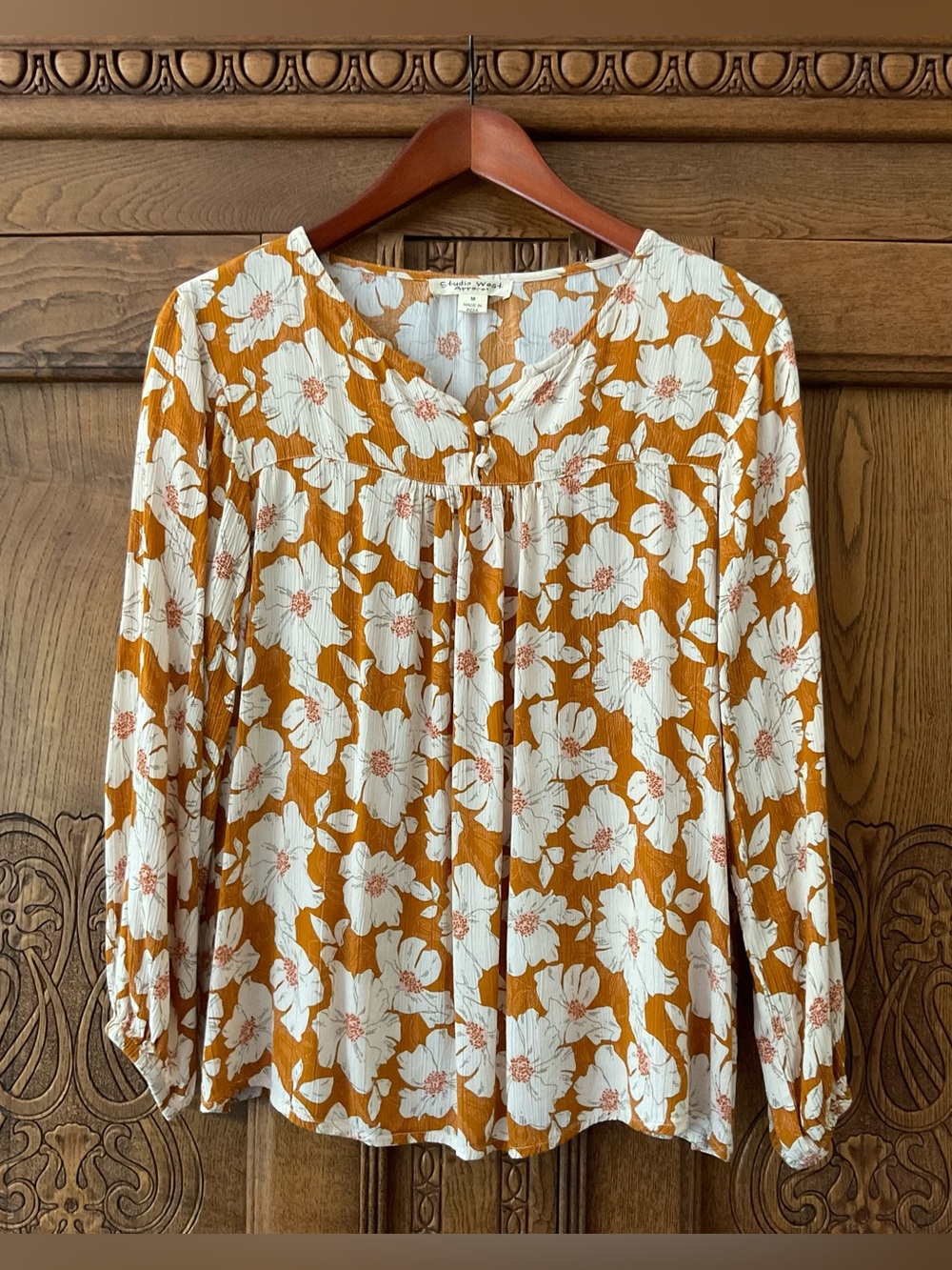 Studio West Apparel Floral Crepe Long-Sleeve Flowy Peasant Top in Mustard Size M